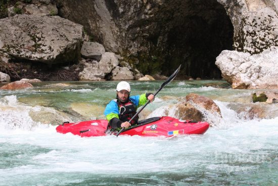 curs-whitewater-raul-Soca-caiac-RIot-Magnum